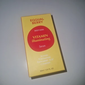 Serum - Helt ny, EQQUALBERRY Vitamin Illuminating Serum är lystergivande och återfuktande hudvårdsserum som är utformat för att förbättra glåmig och ojämn hudton, rynkor samt minska synligheten av mörka fläckar. 