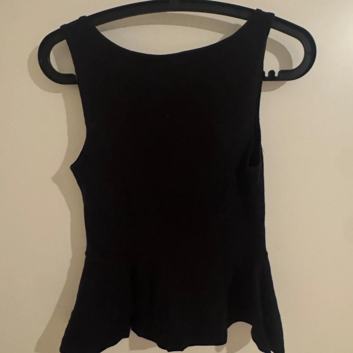 Svart linnetopp från Bik Bok - 1