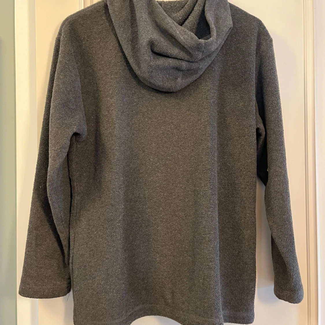 Grå fleecejacka med huva från Chinook - 1