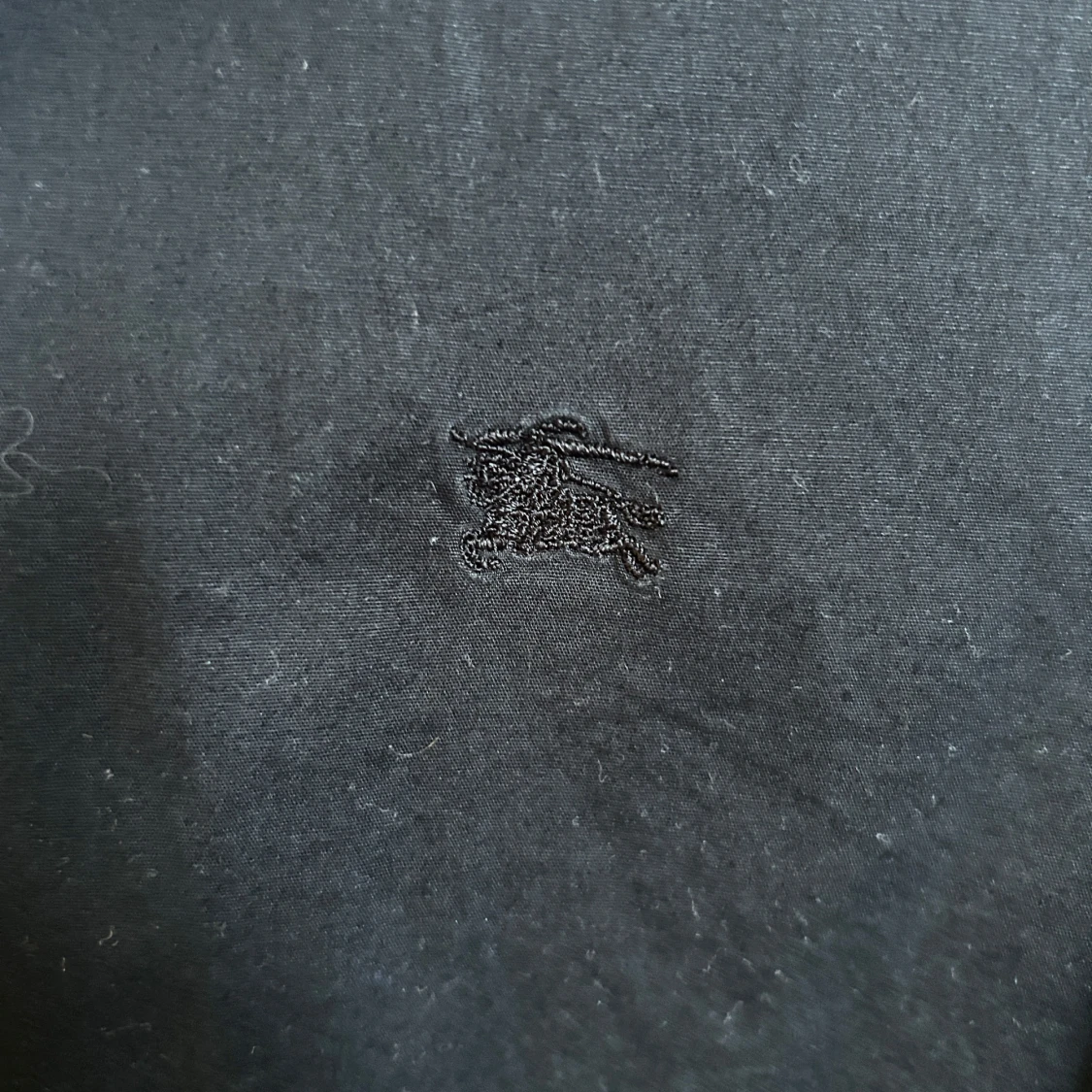 Svart Burberry skjorta med rutig detalj - 3