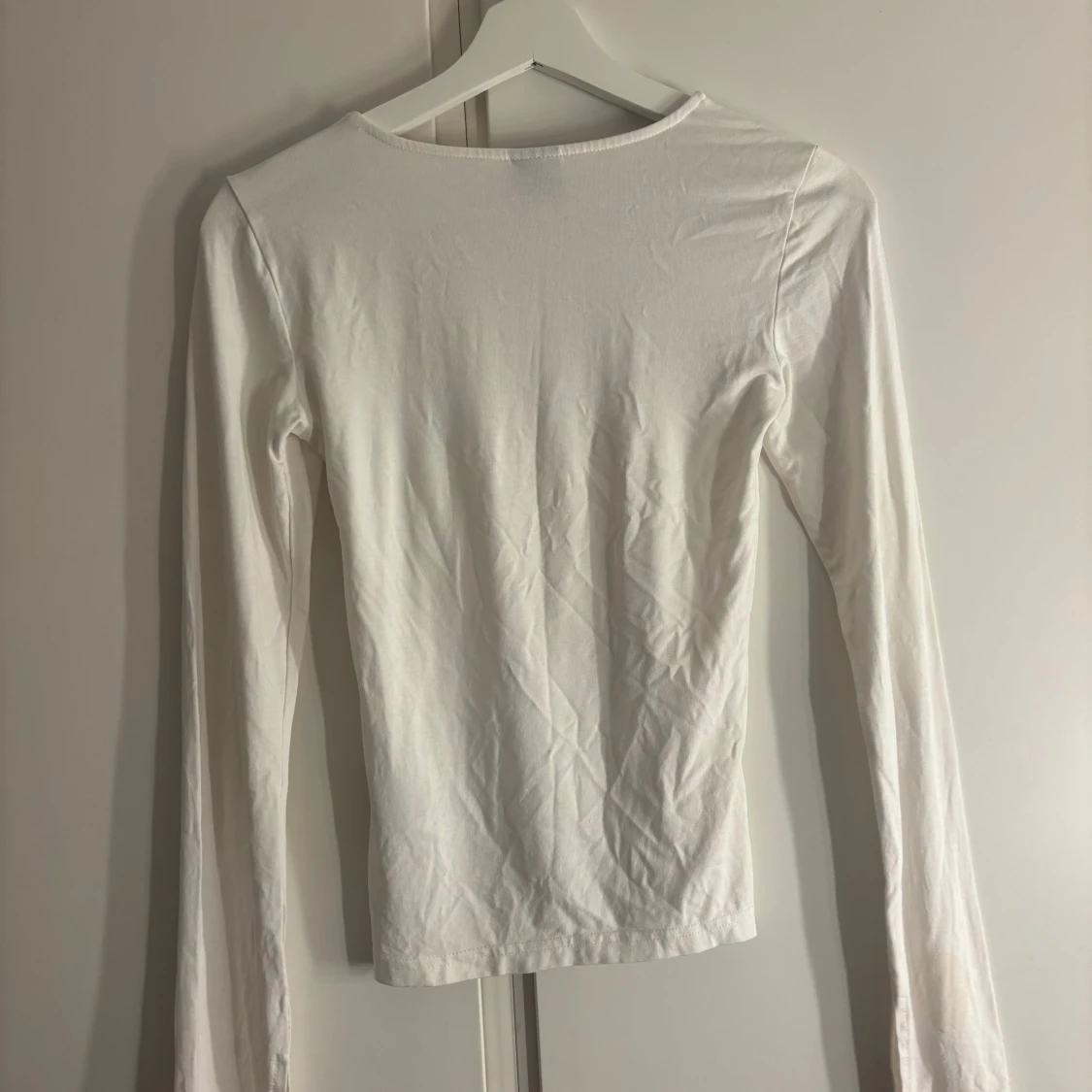 Vit långärmad topp från Gina Tricot - 2