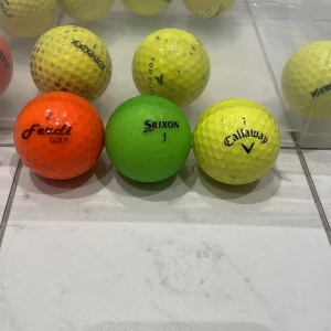 Begagnade golfbollar, mixade märken och färger - Begagnade golfbollar 12 st blandade märken. Färgade                                                                          Per boll/st - 14 kr