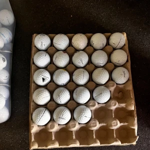 Titleist Pro-v1  - Titleist pro-v1 12 stycken      Fri leverans inom Åkersberga, men annars funkar Plick leveransen 