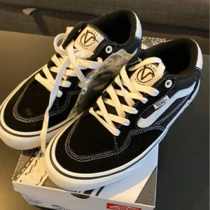 Svarta och vita Vans sneakers - Helt nya oanvända priset kan diskuteras vid snabbaffär 💥