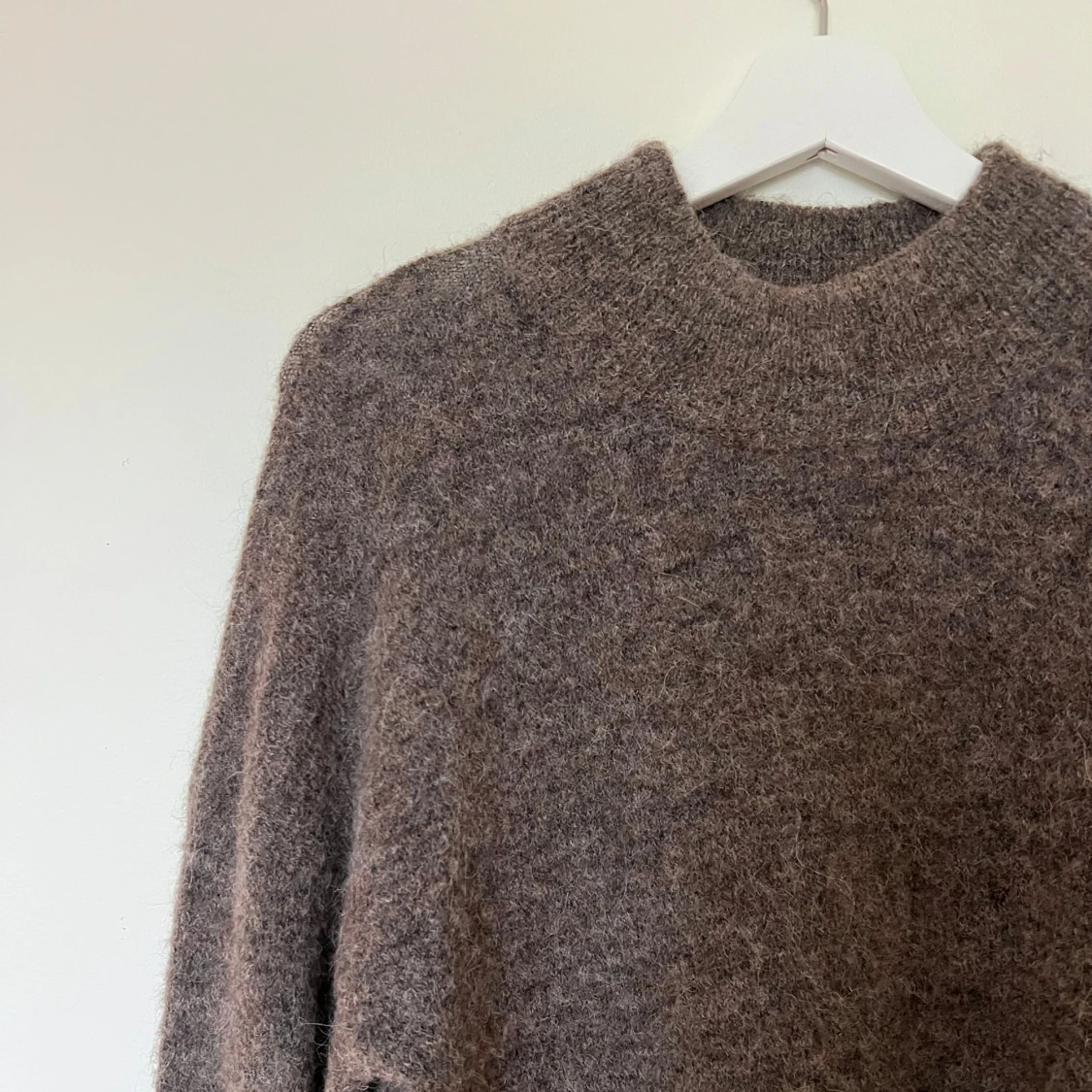Brun stickad tröja  - 1