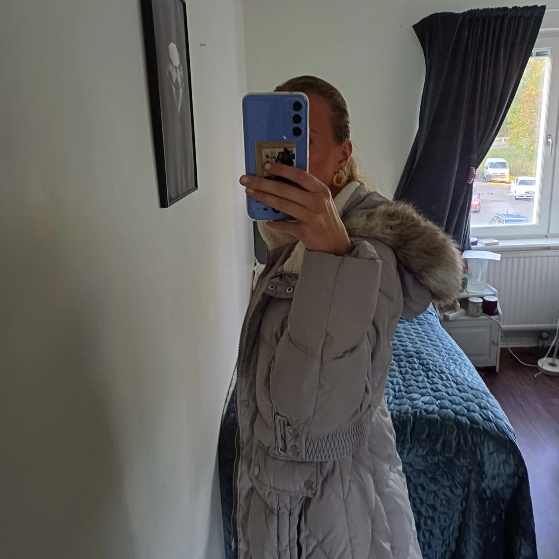 Grå  pufferjacka med fuskpäls - 1