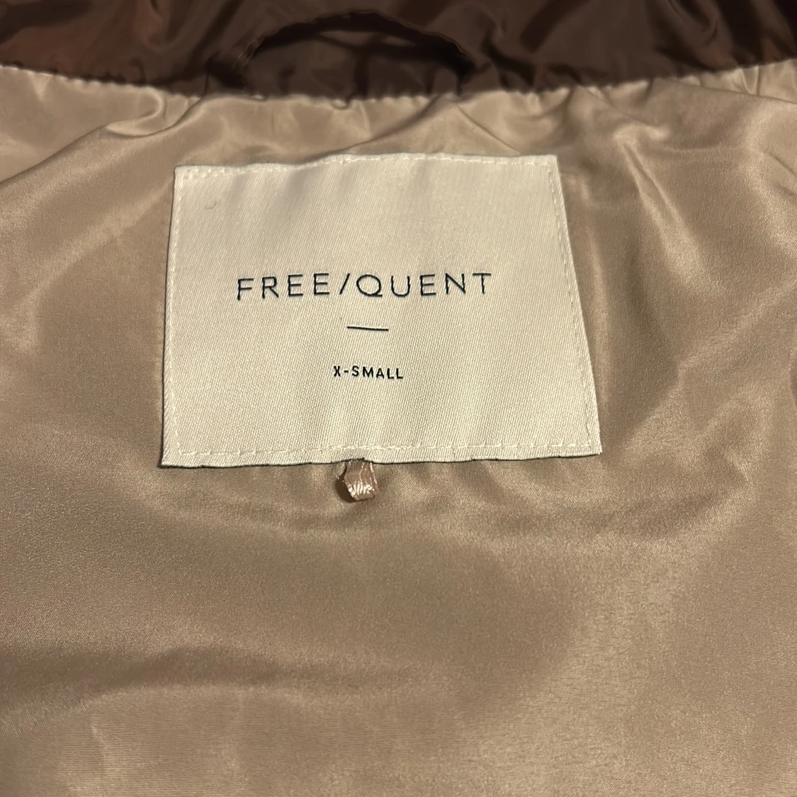 Brun quiltad dunväst från Freequent - 1