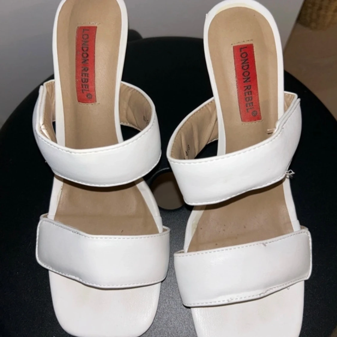 Vita klackar från London Rebel - 1