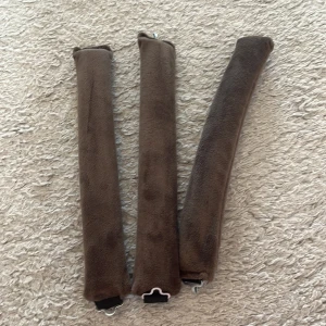 Heat less curls - Säljer tre stycken heat less curls som funkar grymt bra om man vill vakna upp med fina lockar i håret.Säljer de för 45 kr 💕