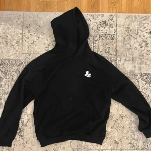 hoodie J.Lindeberg - J.lindeberg hoodie i storlek L, nypris ca 2800. Hör av dig vid frågor🙌