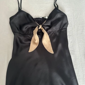 Svart satin top Intimissimi S - Svart satin top Intimissimi S