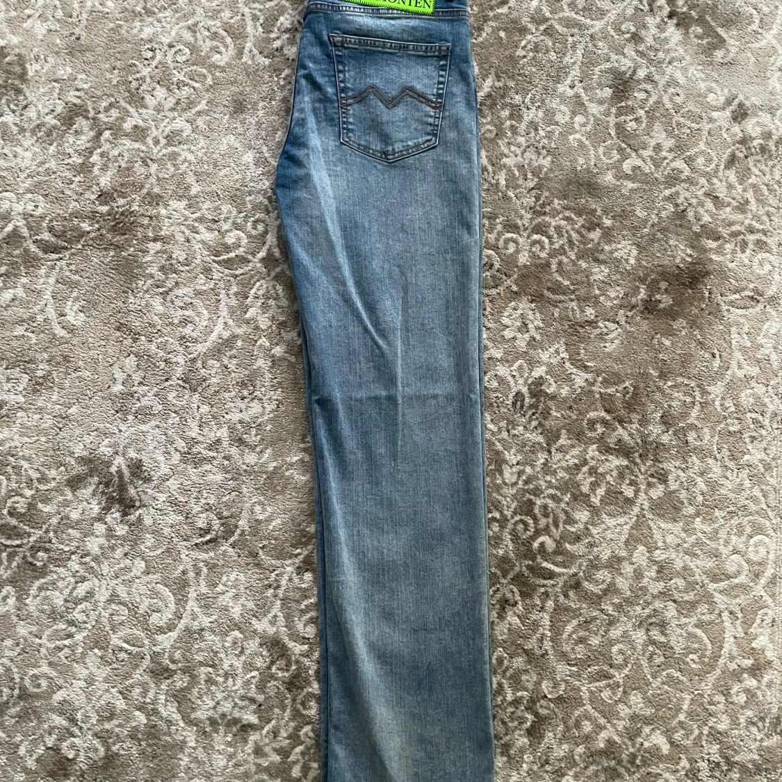 Ljusblå stentvättade jeans Montén första dropp, storlek 30/32 - 2