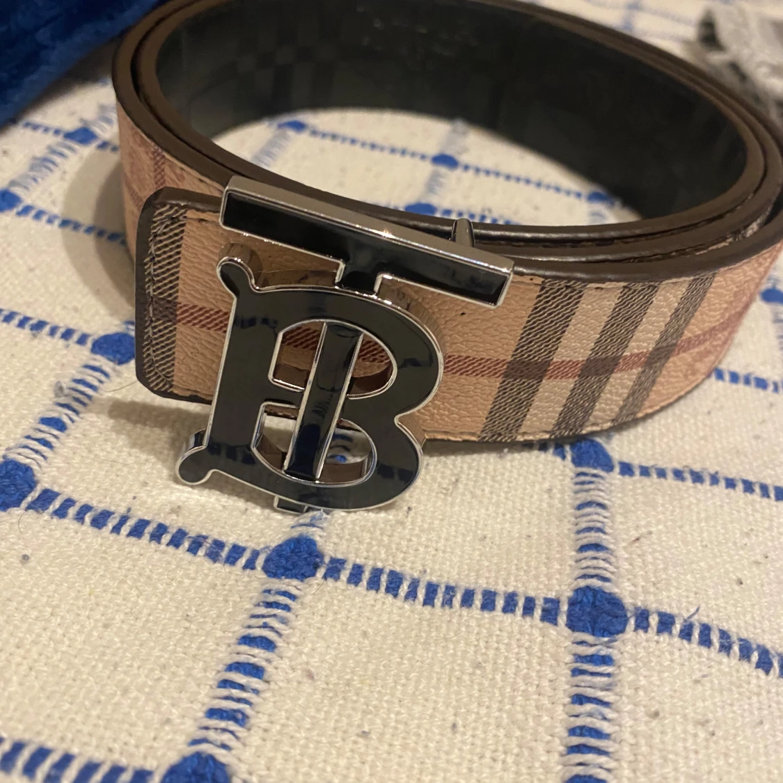 Burberry bälte med klassiskt rutmönster