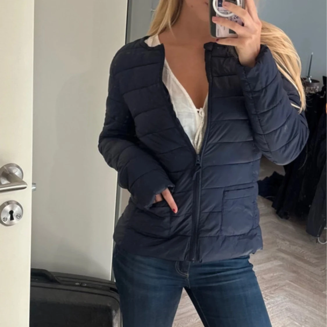Mörkblå quiltad pufferjacka - 3