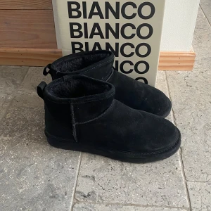Uggs - Säljer ett par UGG-liknande skor | mycket bra skick 8,5/10 | märke: Bianco | köpta för 800kr | pris kan diskuteras! 