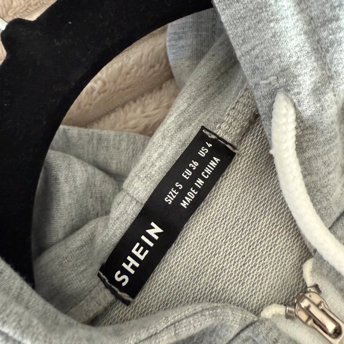 Grå croppad zip hoodie - 2