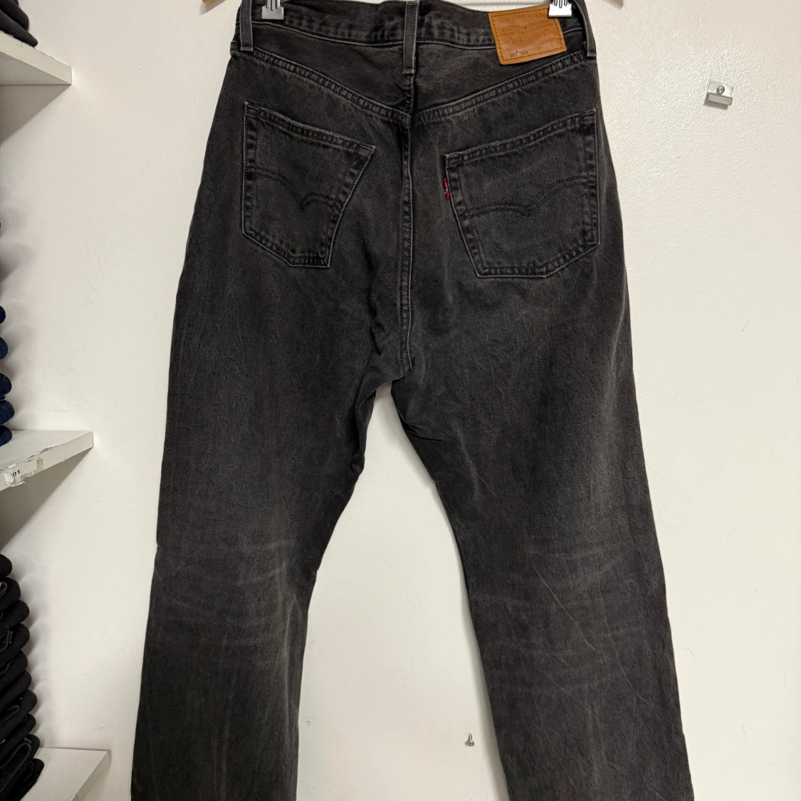 Levi's 501 svarta jeans straight fit W30 L32 - 1