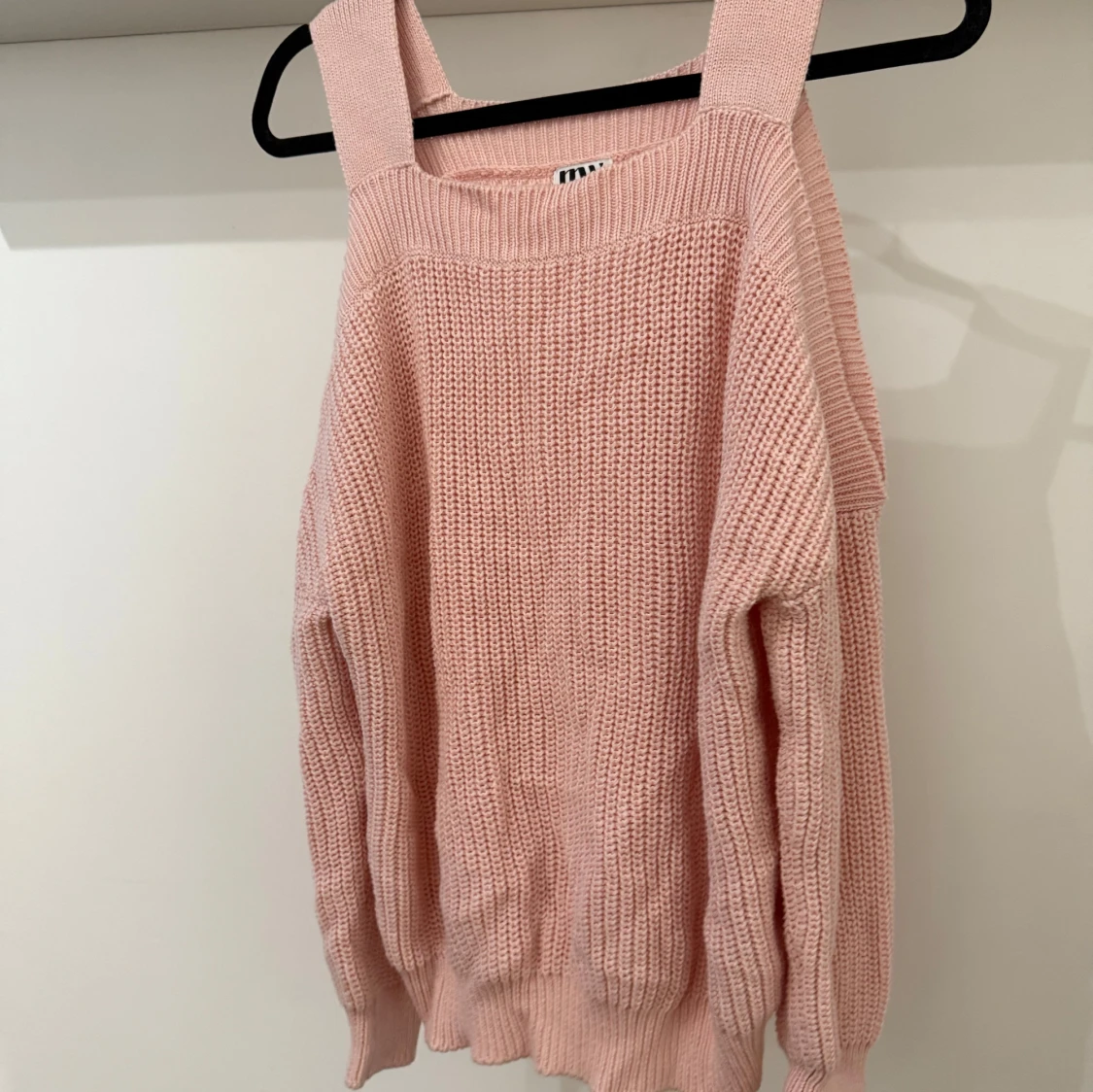 Rosa stickad offshoulder-tröja
