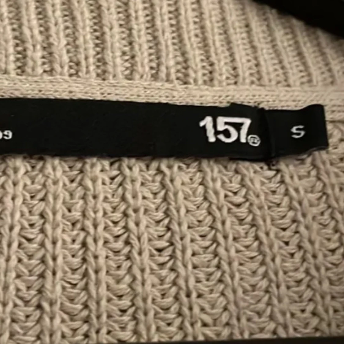 Beige stickad kofta från 157 - 1