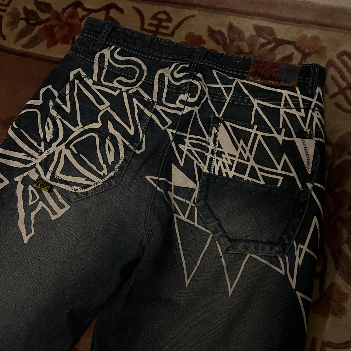 D-Noise jeans med vit graffiti print - 2