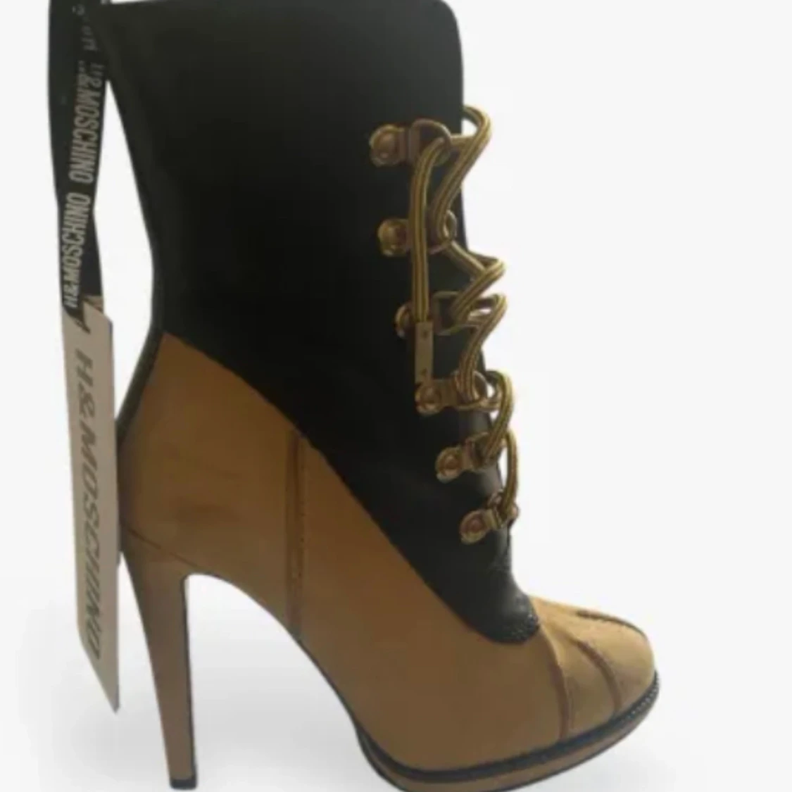 H&M x Moschino höga stövletter