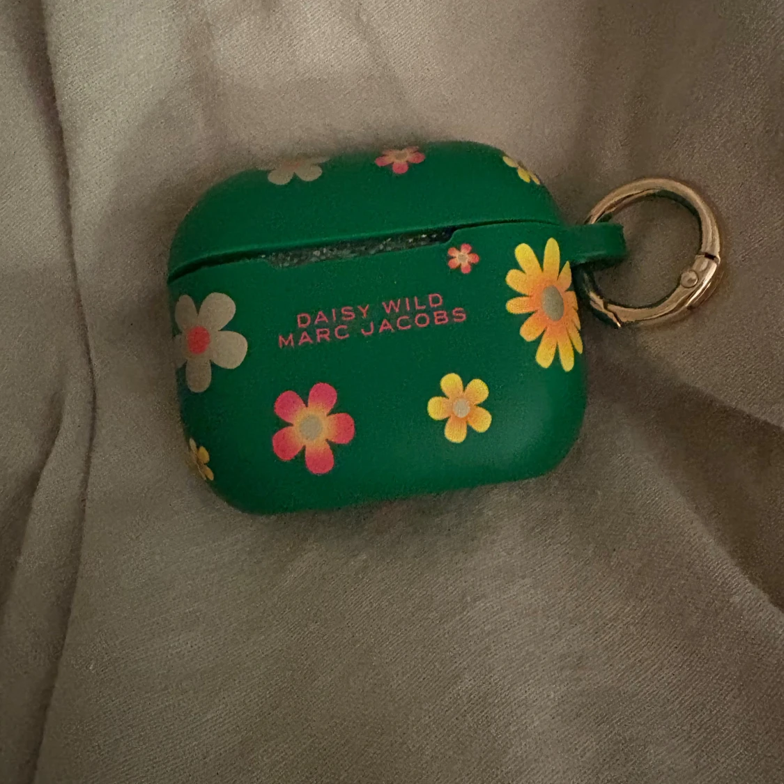 Marc Jacobs Daisy Wild AirPods Case - 1
