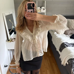 Blus - Superfin blus från Zara, passar med allting ❤️ säljs inte längre 