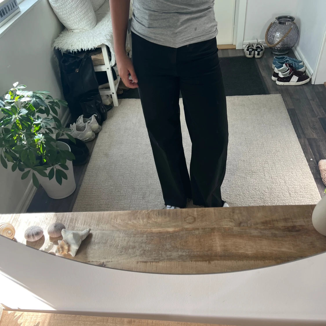 Svarta vida jeans - 1