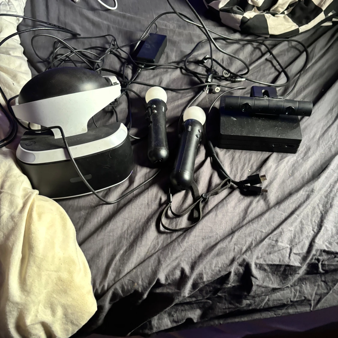 Hej säljer mitt ps4 vr allting funkar