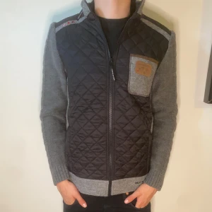 Cardigan  - Riktigt schysst cardigan från Alpin team. Storlek S. Mitt pris 700kr! 