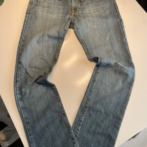 Blå jeans från J.Lindeberg Denim - Snygga jeans från j lindberg 