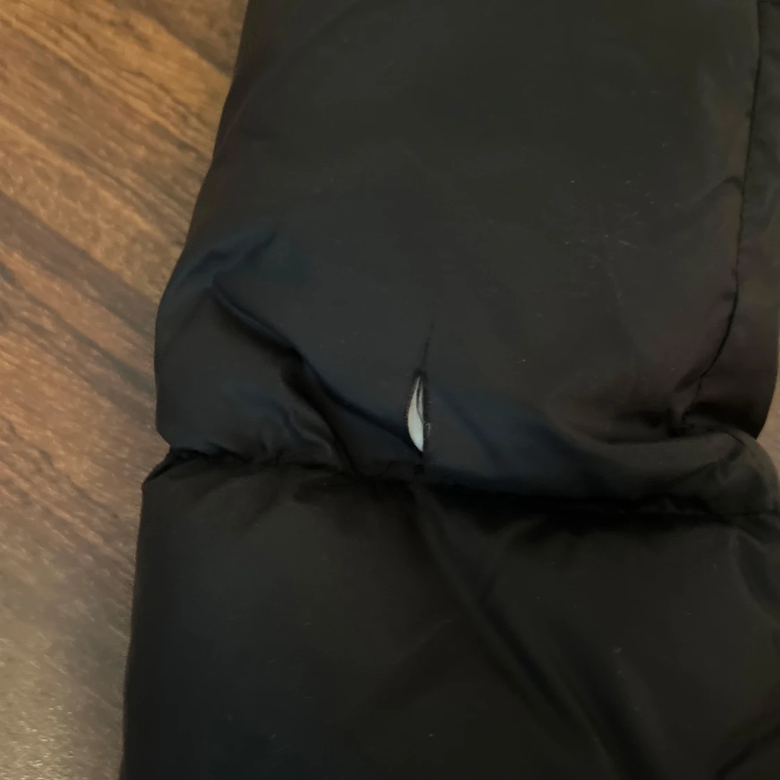 Svart pufferjacka från Calvin Klein  - 4