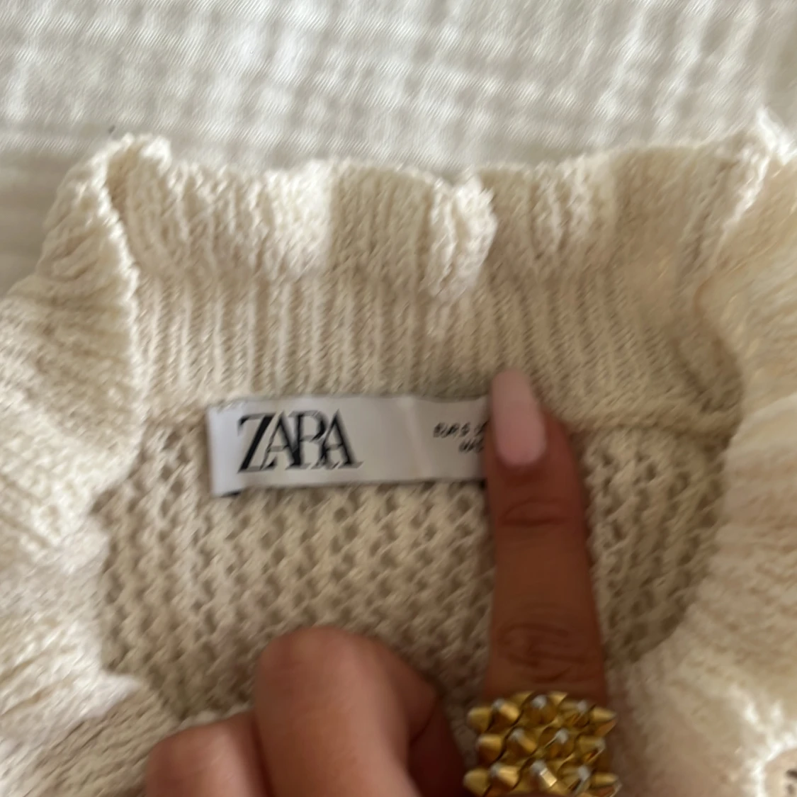 Beige stickad volangtröja från Zara - 1