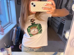 Tshirt med tryck från Zara  - Storlek S. Endast använd fåtal gånger. Inga defekter!💛