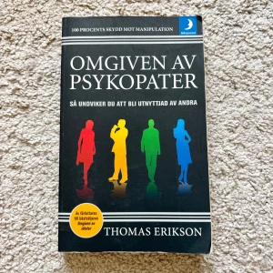 Omgiven av psykopater pocket - säljer även massor av andra böcker!!