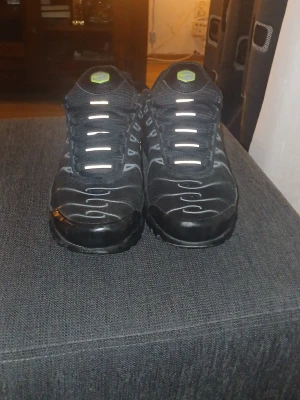 Nike Tns Svart - Nike Tns som användes inte mycket alls. Dom var för små för mig och då används inte mycket alls. Kan ge billigare pris om den säljs snabbt
