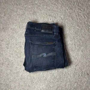 Nudie Jeans - Tja! Säljer ett par Nudie jeans i storleken (32/34)-skick 8/10. Vid minsta lilla fundering hör av er!