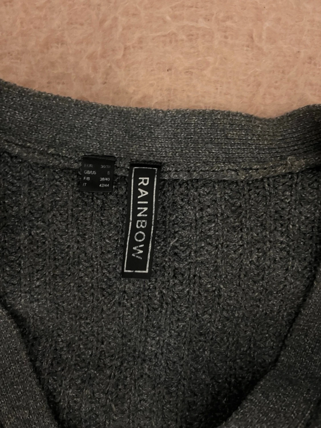 Mörkgrå stickad kofta med knappar - 2