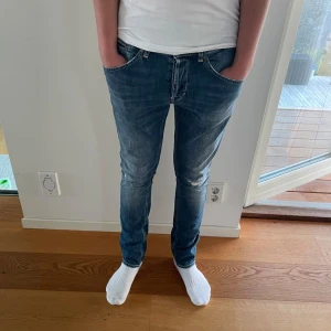 Dondup George jeans  - Säljer nu dessa dondup George jeans, skriv för fler bilder/frågor🙌🏼