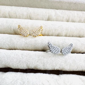 Ring med vingeform och strass - Justerbar 