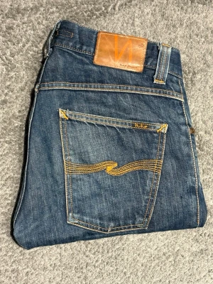 Nudie Jeans Grim Tim - Mörkblåa Nudie Jeans||Skick 9/10||Storlek W31/L34||Modell Grim Tim||Skriv vid minsta intresse||