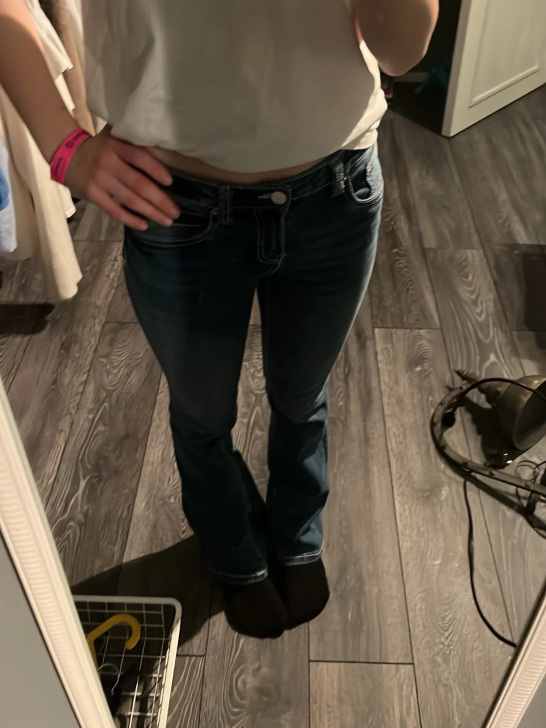 Mörkblå bootcut jeans med kontrastsömmar