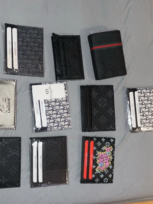 H&M - Fräscha plånböcker från H&M 150kr/st