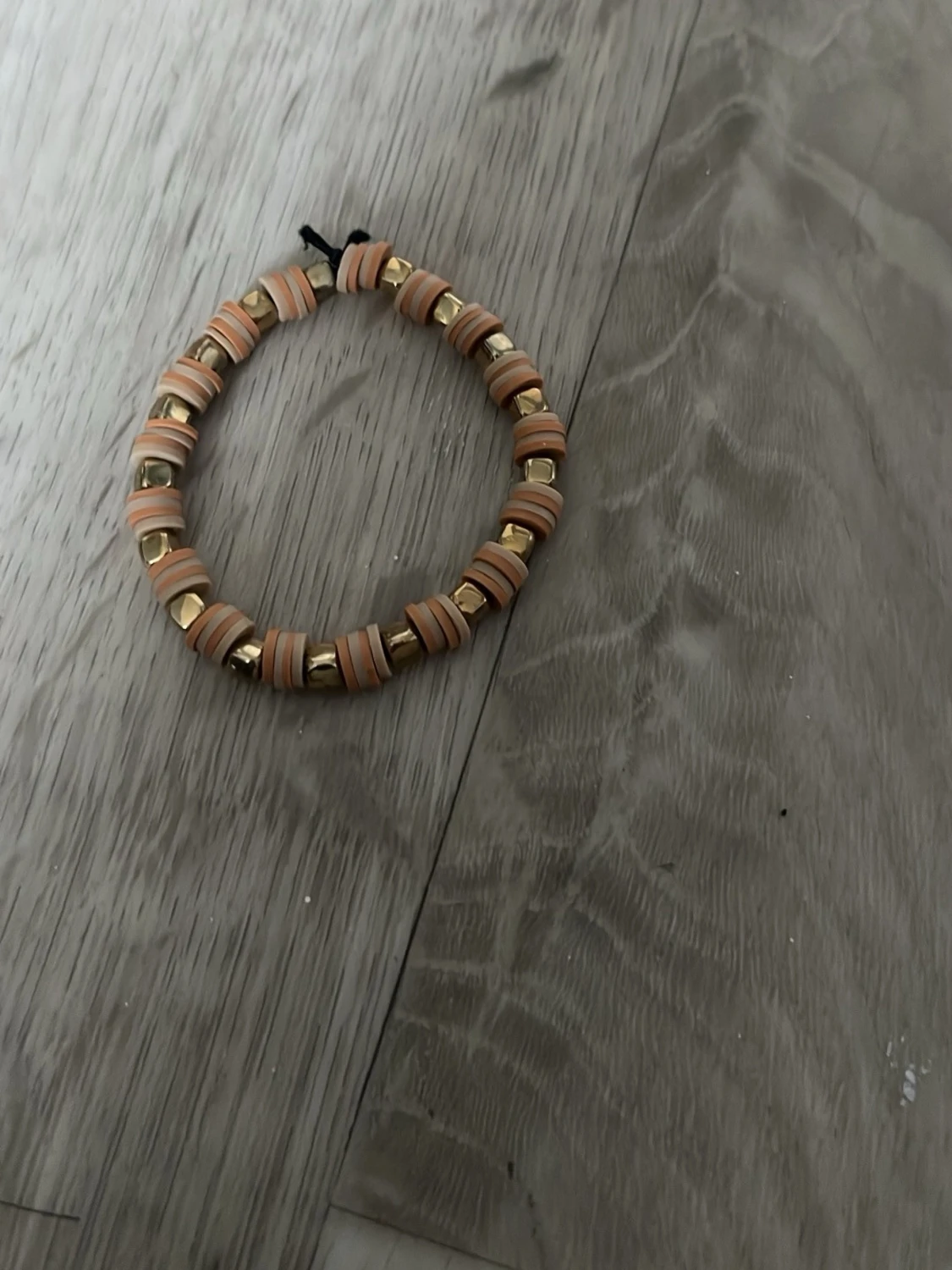 Beige och guldigt pärlarmband - 1