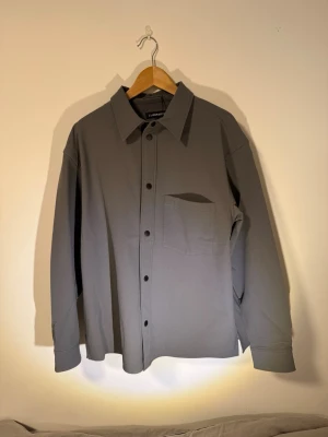 J.Lindeberg overshirt - Helt ny overshirt från J.Lindeberg i vattentätt material. Lapparna är kvar. Kom pm för prisförslag och frågor. 