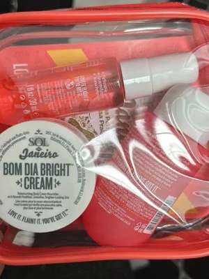 Sol de Janeiro skönhetskit i necessär - FULLA produkter! Säljer allt för 250 kr❤️