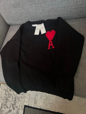 Ami Paris  - Helt oanvänd i ny skick Stl L 