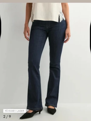 Mörkblå bootcut jeans - Snygga mörkblå bootcut jeans🩷