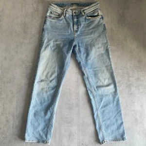 Ljusblåa Nudie jeans  - Säljer ett par feta nudie jeans  | skicket på jeansen är 8/10 väldigt bra | storlek 31/30 | ny pris 2000: mitt pris är 499 | skriv vid frågor och funderingar  