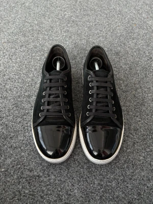 Lanvin skor - Ett par lanvins | Storlek UK7 | Passar kanske ungefär 42-43 | Tveka inte att höra av dig vid frågor | ladoelgato.resell